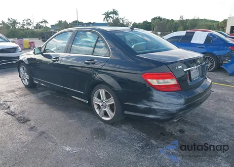 2011 Mercedes-Benz C 300 Luxury/Sport из США, поврежденный, VIN WDDGF5EB6BA525023